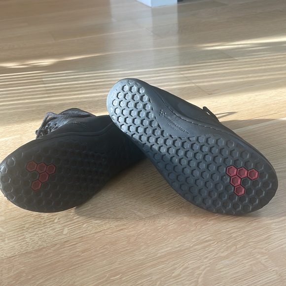 Vivobarefoot Leather Boots- fuzzy lining- soft leather- super comfy - Picture 4 of 5